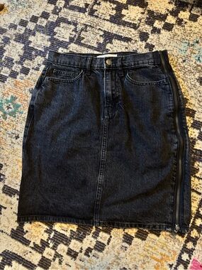 Gap black denim zipper skirt- size 26